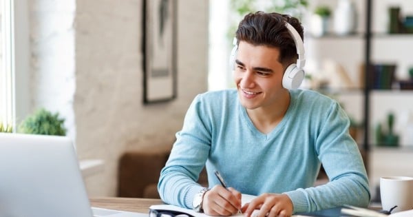 Sonderklasse-versicherung, eine junge Frau liegt im Spital